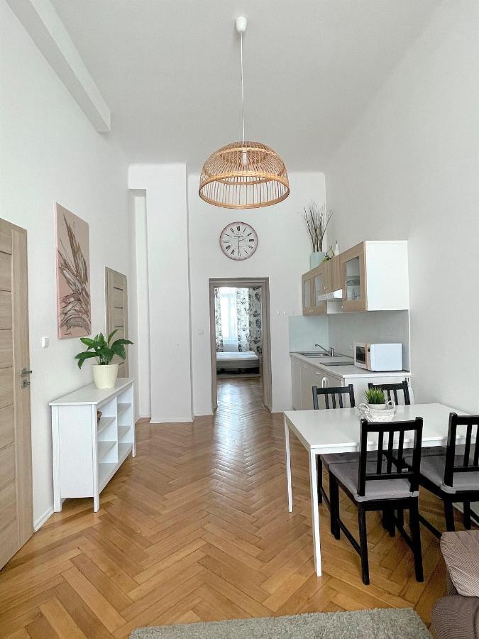 Gallys Apartments Praga Exterior foto